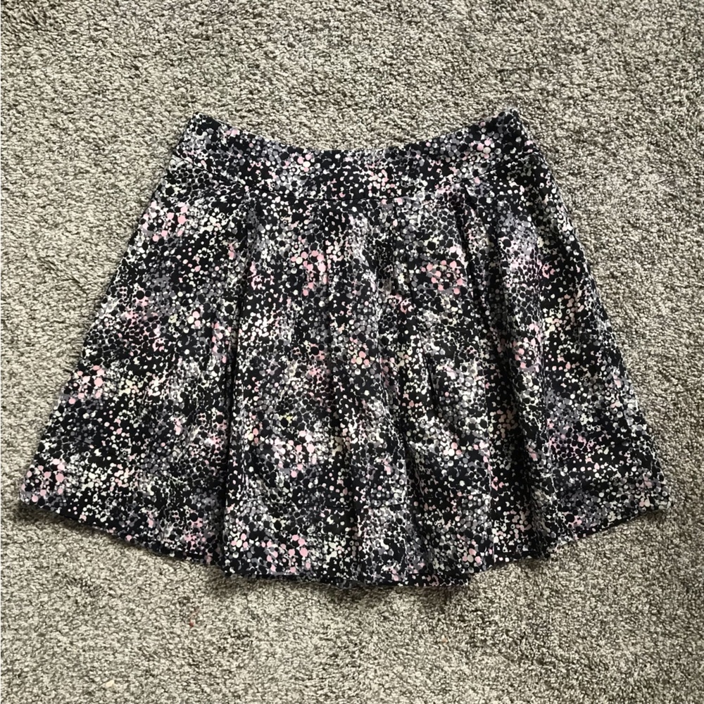 Black Pleated Flared Short Skirt with Gray, Pink, White Printed Dots